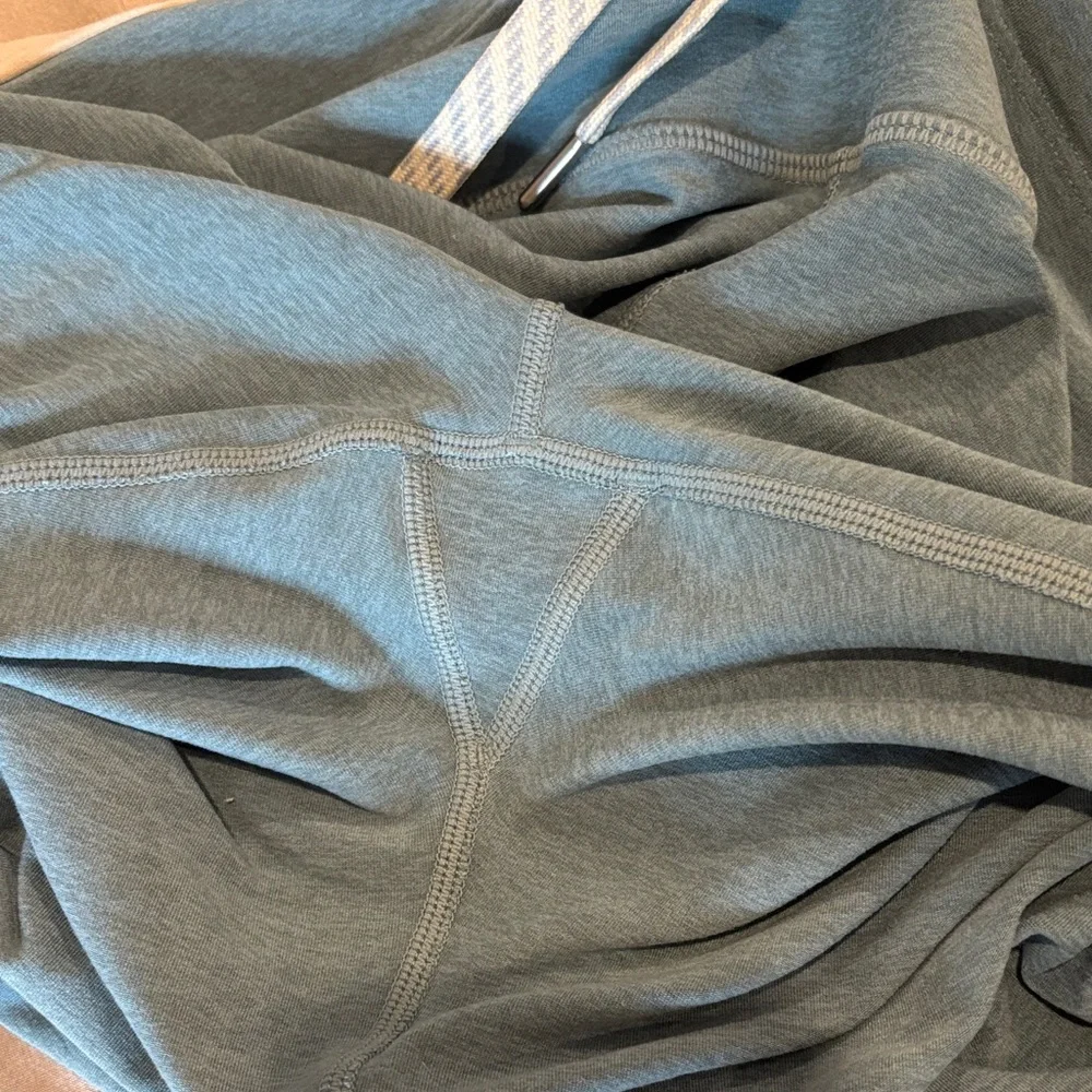 Vuori Teal Vibe Elevation leggings with Cream Accents - Picture 5 of 5